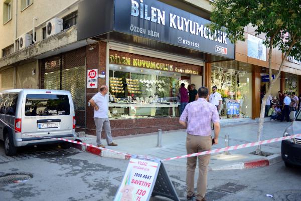 Kuyumcu babaya kurşun yağmuru