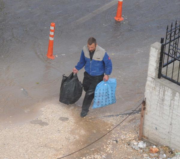 Gaziantep’te sağanak yağış etkili oldu
