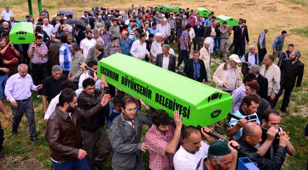 Otomobil Karasu Nehri'ne uçtu: 6 ölü (2)