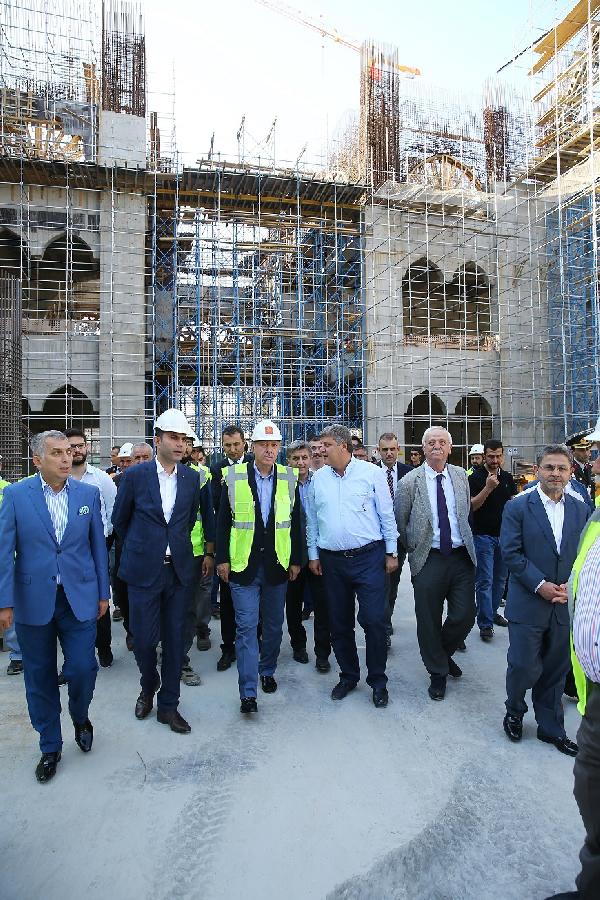 Cumhurbaşkanı Erdoğan, Çamlıca Camii inşaatında inceleme yaptı