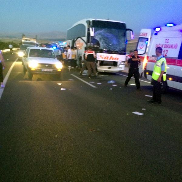 Kayseri’de yolcu otobüsü römorka çarptı: 1 ölü, 4 yaralı