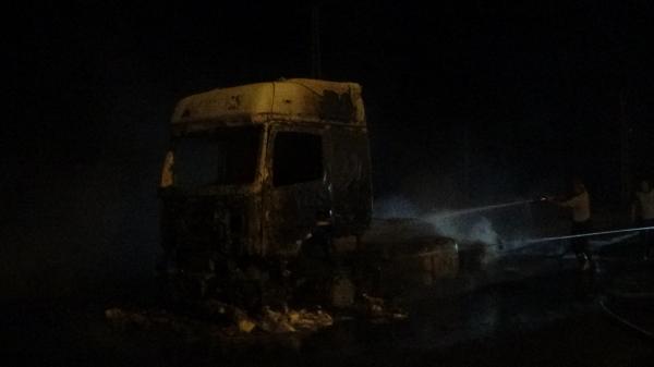 PKK, Iğdır'da yol kesip, TIR yaktı