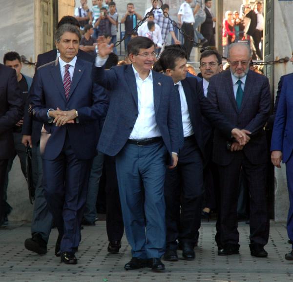 Başbakan Davutoğlu, gazetecilerle bayramlaştı...