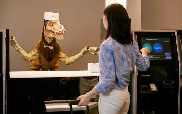 Bu hotelde tüm hizmetleri robotlar yapıyor