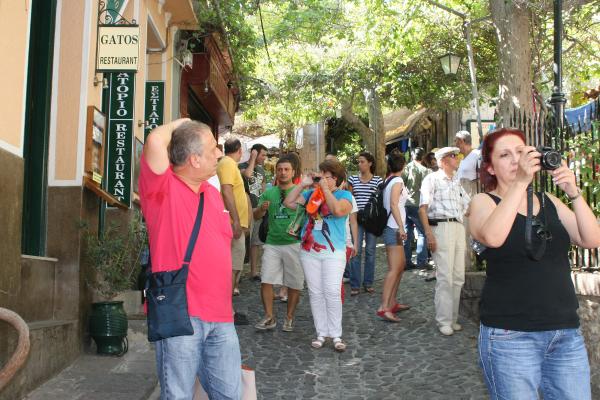 Krizdeki komşuya Türk turist akını