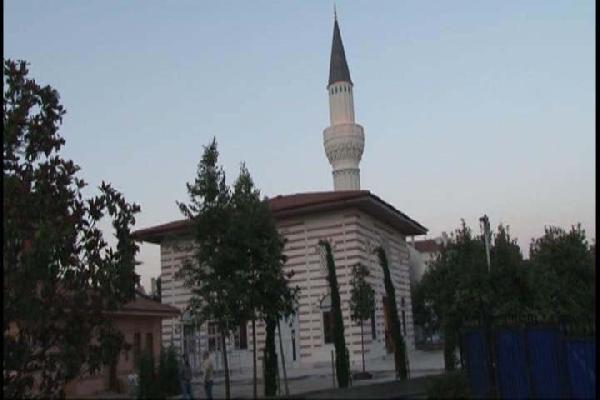 Validebağ'daki camide ilk namaz...