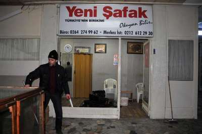 Adapazarı'nda gazete bürolarına taşlı saldırı