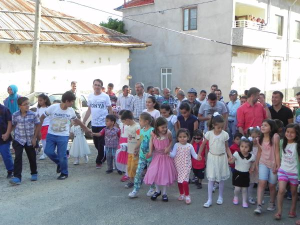 150 yıllık gelenek çocukların  'Amin Alayı'