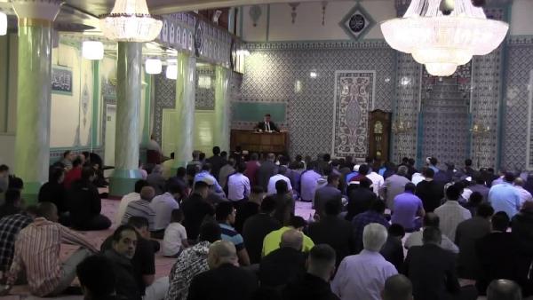 Londra'da Müslümanlar camilere akın etti
