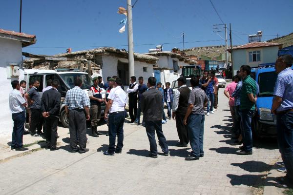 İki çocuğunun gözü önünde eşini öldürdü, sonra intihar etti