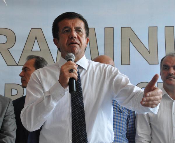 Bakan Zeybekci, belediye çadırında halkla bayramlaştı (2)