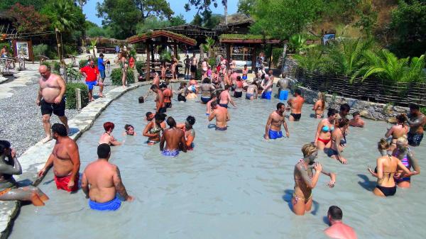Tatilcinin olmazsa olmazı çamur banyosu