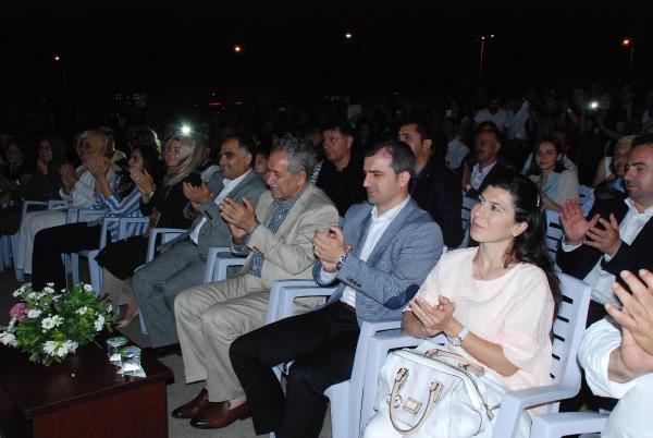 Ferhat Göçer'in şarkılarına 10 bin kişi eşlik etti