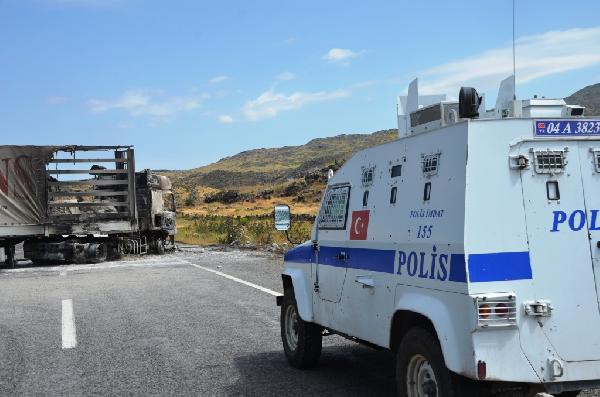 PKK Iğdır'da TIR yaktı (2)