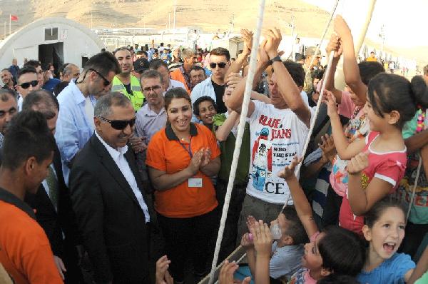 Mardin Valisi Suriyeli sığınmacıları ziyaret etti