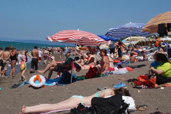 Akçakoca'da plajlar doldu