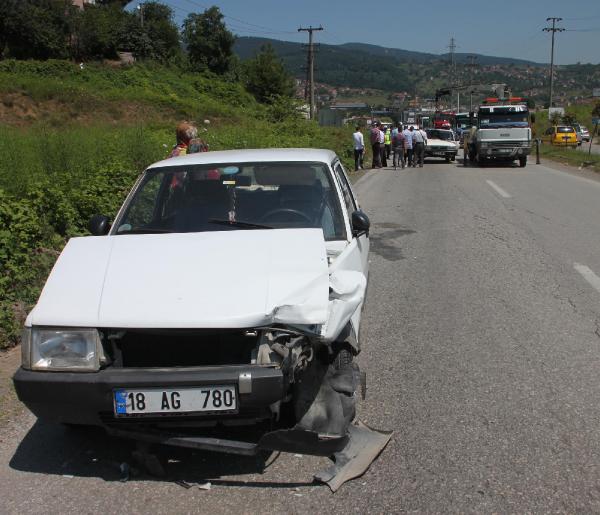 Zonguldak'ta iki otomobil çarpıştı: 2 yaralı