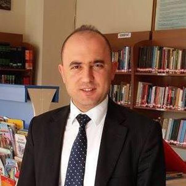 Kütüphane müdürü boğulmak üzere olan oğlunu kurtardı, akıntıya kapılınca kendi boğuldu