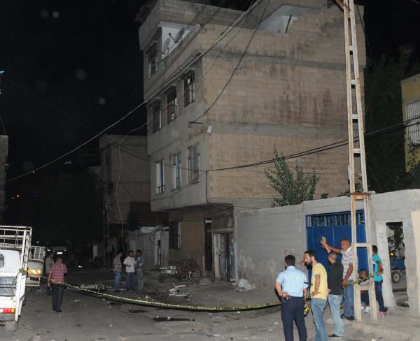 Yaralıyı almaya gelen ambulansın camı kırıldı