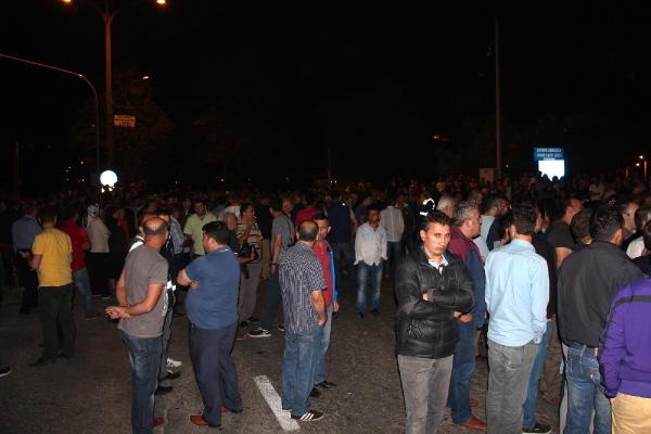 Heyelanzedeler karayolunu  trafiğe kapattı