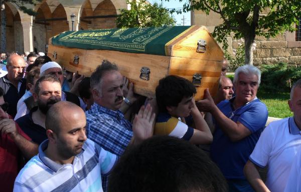 Ablasının nişan töreninden sonra kalp krizi geçirip öldü (2)