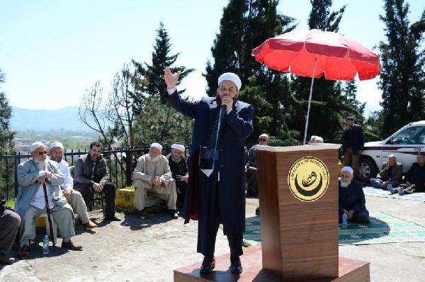 Düğün mağandası dua okuyan hocayı yaraladı