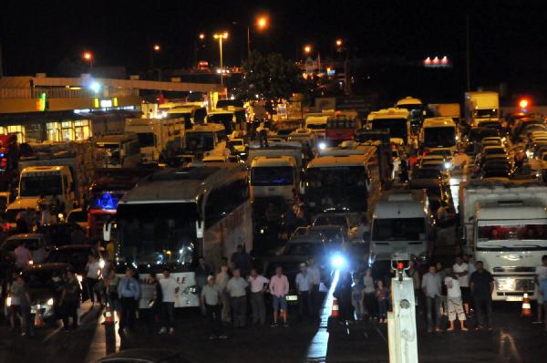 Yalova’da 'dönüş' yoğunluğu başladı (3)