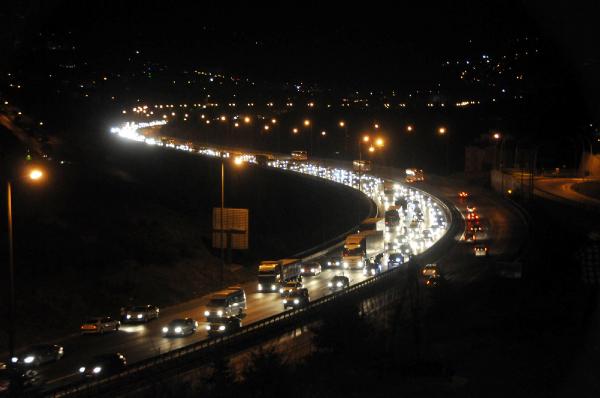 İstanbul'a dönüş trafiği öğleden sonra yoğunlaştı (4)