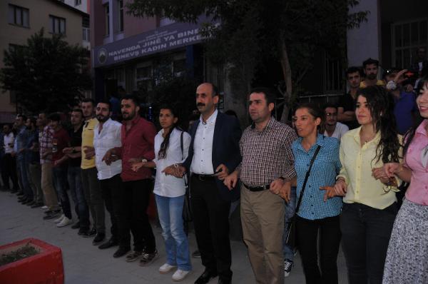 Hakkari'de halaylı Rojava kutlaması