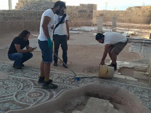 Tarihi kilisenin kara yılanı