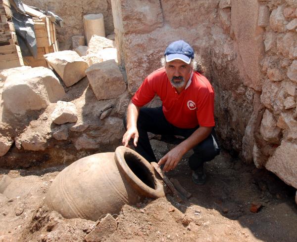 Yalvaç'ta 1300 yıllık tahıl bulundu