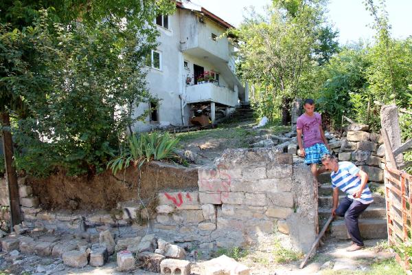 Heyelan nedeniyle 35 bina tahliye edildi