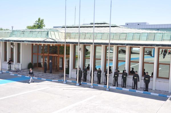 Cumhurbaşkanı Erdoğan, askerlerin gölgede beklemesini istedi