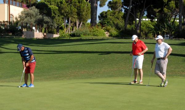 Somalı çocuklar yararına golf oynadılar