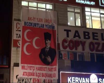 MHP Ataşehir İlçe Merkezi'nde 'pankart' krizi