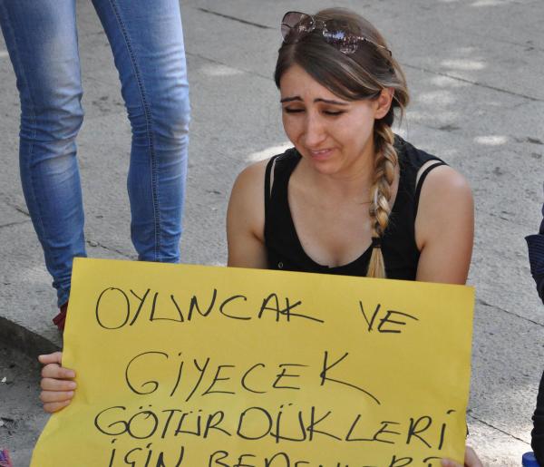 Denizli'de tek kişilik 'Suruç' protestosu