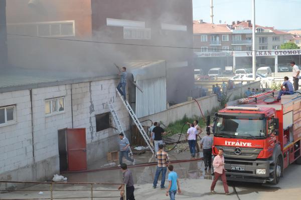 İnegöl'de mobilya fabrikasında korkutan yangın