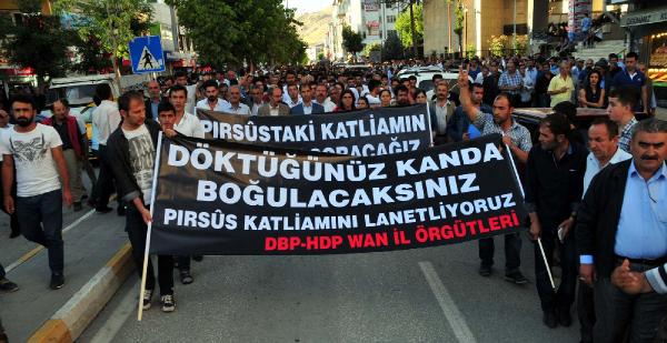 Suruç'taki saldırı Van'da kınandı
