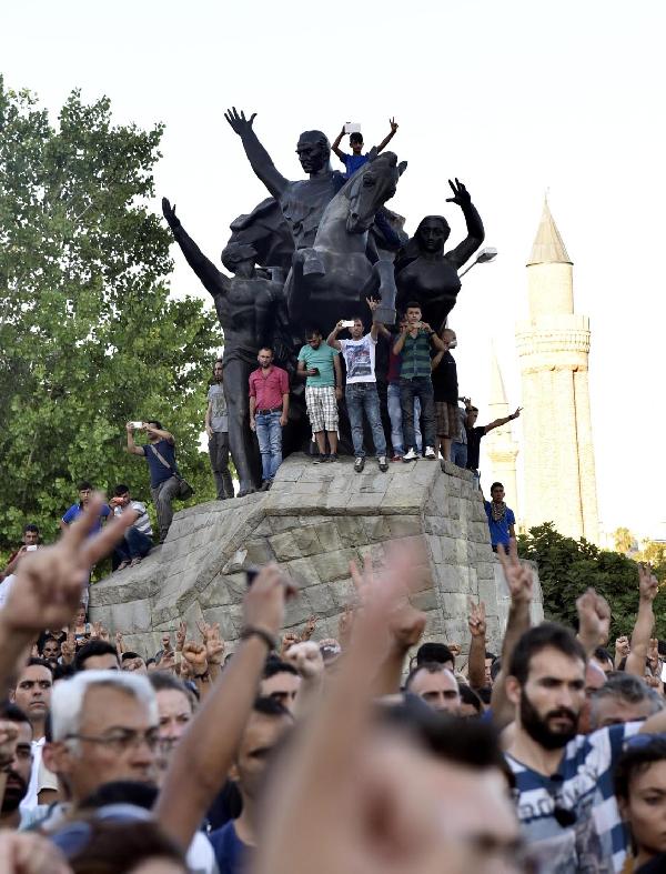 Antalya’da ‘Suruç’ protestosu