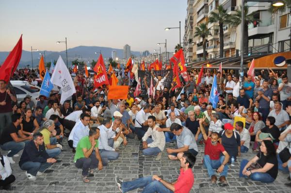 Suruç'taki terör katliamı İzmir'de protesto edildi