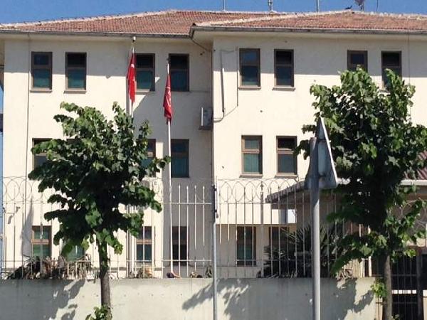 Gazi Polis Merkezi'ne kimliği belirsiz kişilerce ateş açıldı (1)