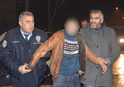 Polisten kaçtı, saklandığı otomobilin altında yakalandı