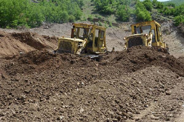 Mazot çaldılar, ayakkabı izlerinden yakalandılar