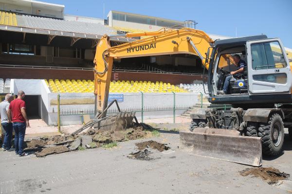 Alsancak Stadı'nda yıkım başladı
