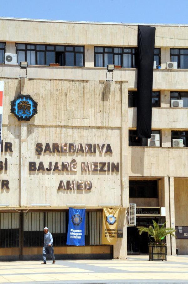 Turkey mourns: Black flags hanged on provincial buildings and shops after Suruc attack
