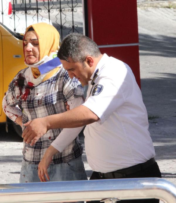 20 dakika arayla meydana gelen iki ayrı kazada 4 kişi yaralandı