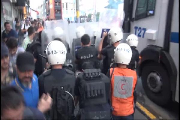 Kadıköy'de Suruç protestosuna müdahale