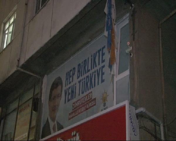 Maltepe'de Ak Parti Mahalle İrtibat Bürosu'na silahlı saldırı
