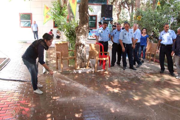Suruç'ta bombalı saldırıya sahne olan merkezdeki vahşetin izleri temizleniyor