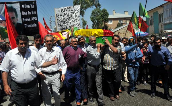Suruç'ta ölen Yunus Emre'nin cenazesi Van'da  toprağa verildi